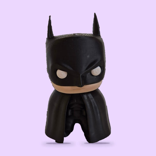 Batman em Estilo Boneco de Vinil com fundo lavanda e sombra de contato