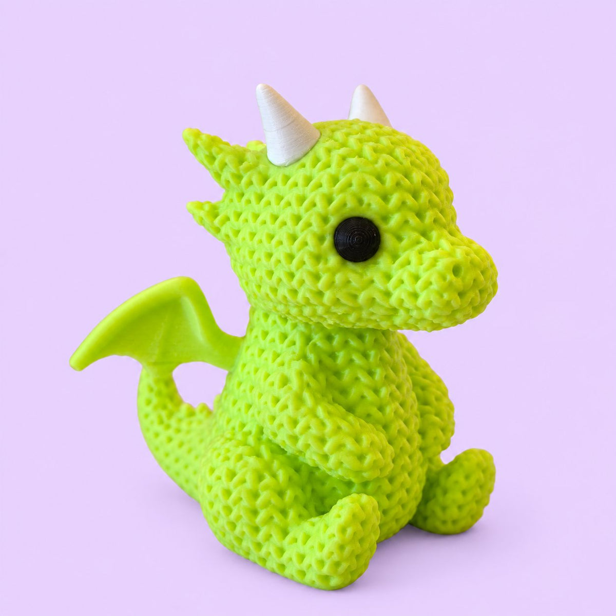 Dragão no estilo tricô - amigurumi com fundo lavanda