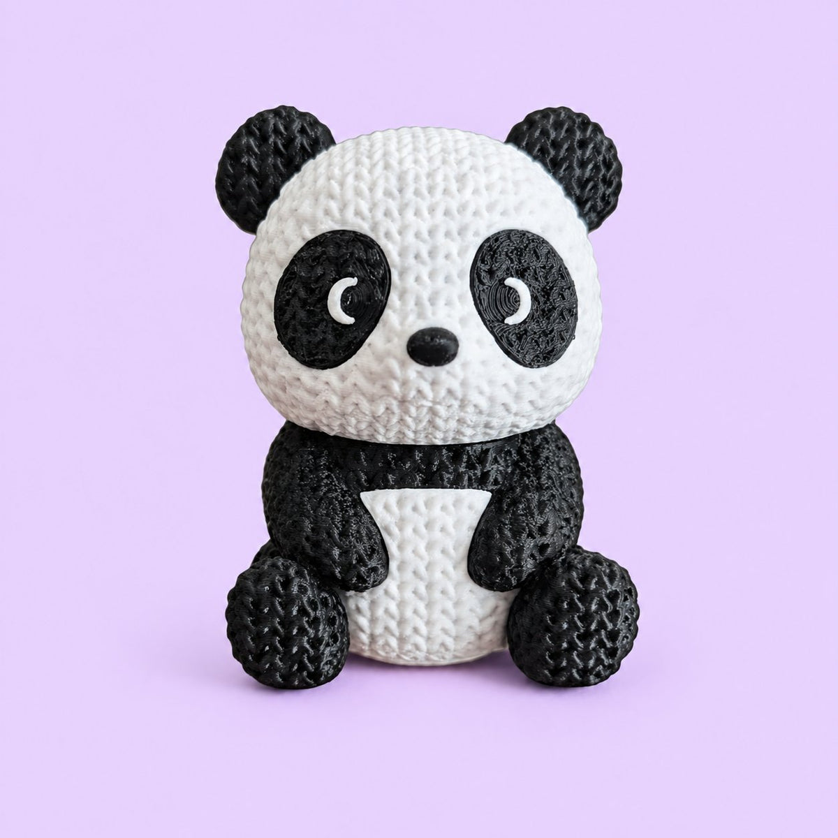 Panda no estilo tricô - amigurumi com fundo lavanda