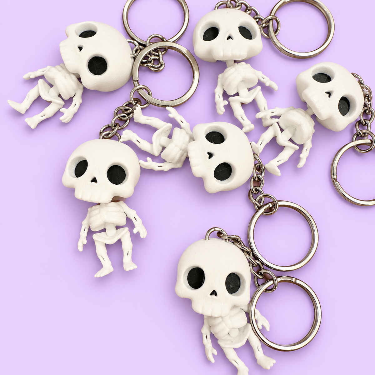 Chaveiro Esqueleto Halloween 3D Studio Xapê em fundo lavanda