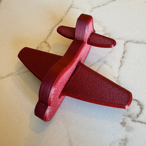 Avião de decoração infantil Minha loja na cor vermelha, feito em impressão 3D com acabamento texturizado.