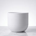 Cachepô autoirrigável Minha loja branco com design minimalista e moderno feito em impressão 3D sobre base de mármore