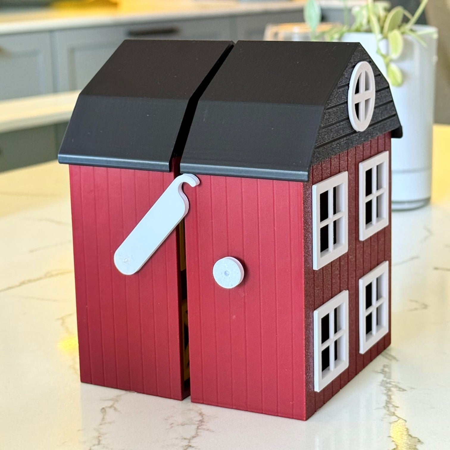 Minha loja Casa Celeiro para Animais Miniatura vermelha com telhado preto, 8 baias e design dobrável para crianças.