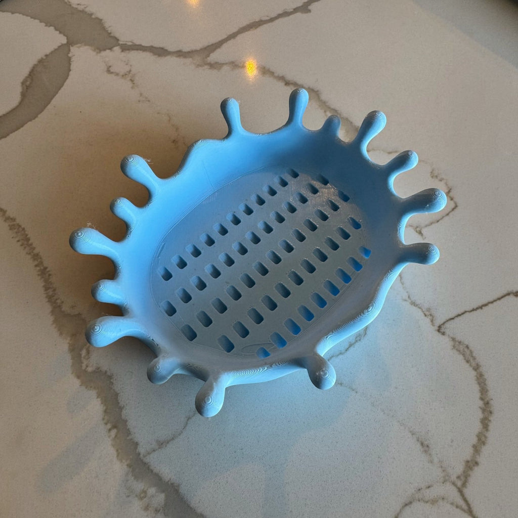 Saboneteira infantil Minha loja azul com design de splash e base vazada para escoamento de água.