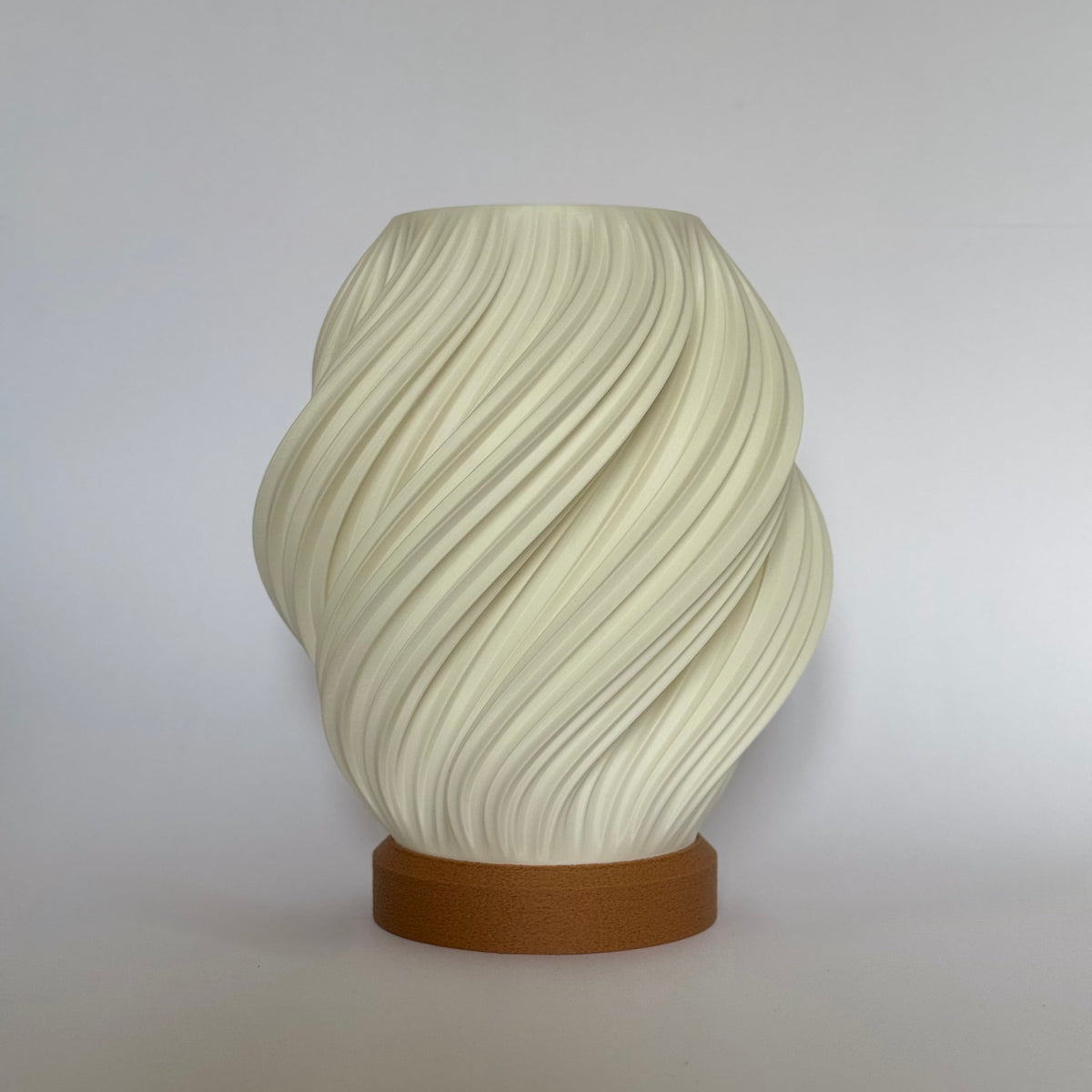Luminária Orgânica Retorcida em Impressão 3D com LED de 7 Cores